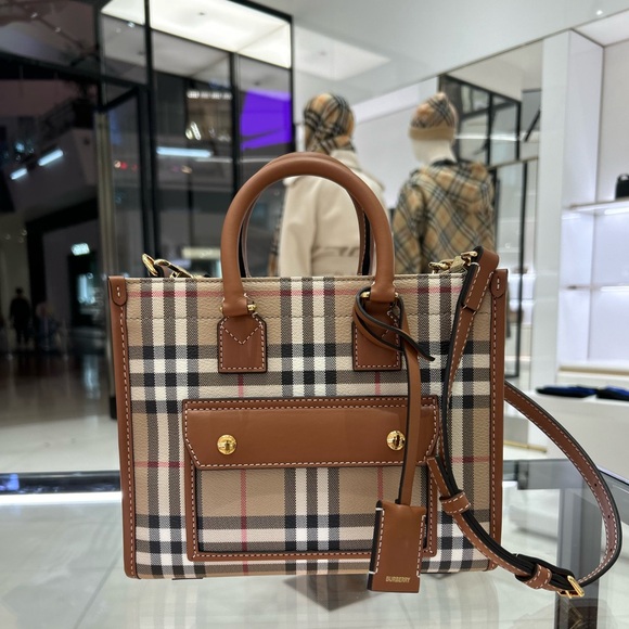 BURBERRY BAG - Picture 1 of 6